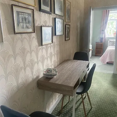 29 The Square 3* リストーウェル